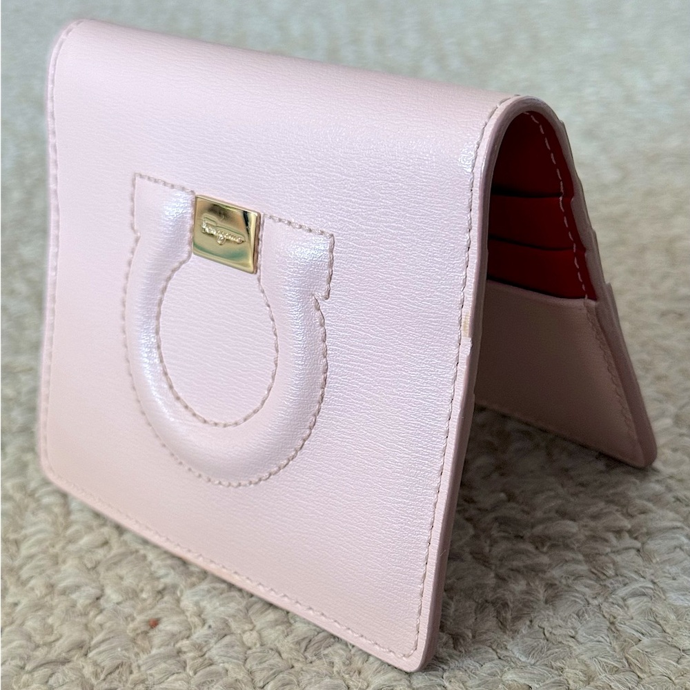 🤩 NWOT Salvatore Ferragamo Blush Light Pink Credit Card Case Wallet